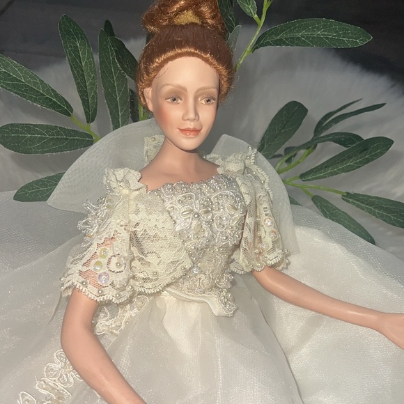 Cindy McClure in an exclusive edition - Picture 2 of 11